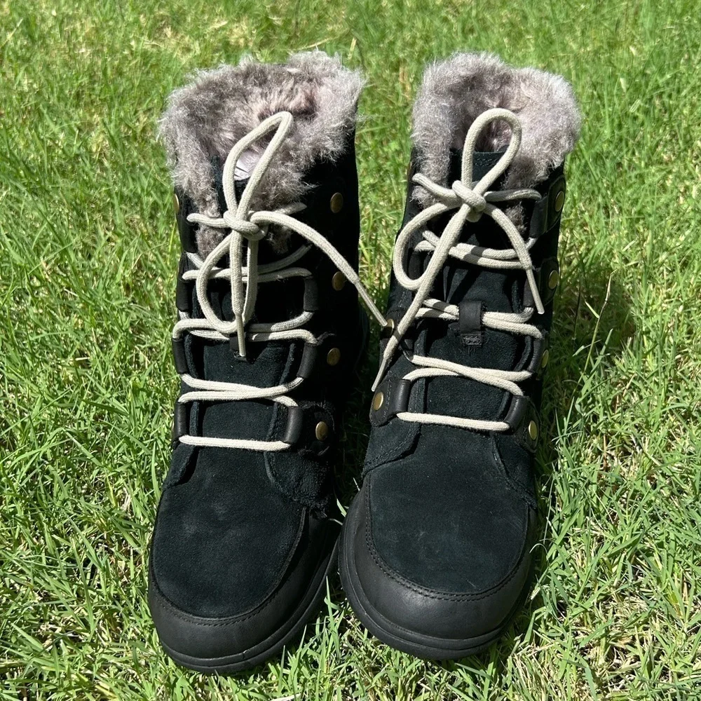 Sorel Explorer Joan‎ women’s Winter Boots with Fur Trim & Rubber Soles Sz-8. R